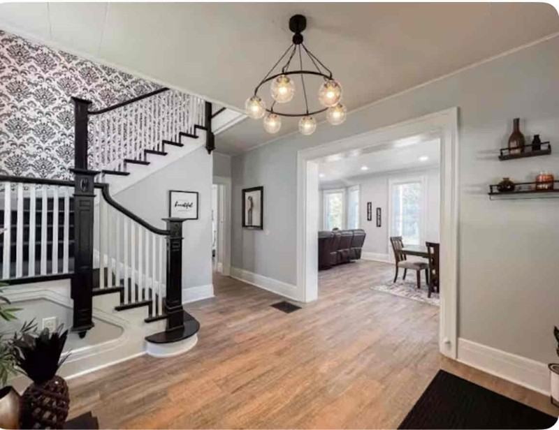 107 Center St - Photo 3 of 7