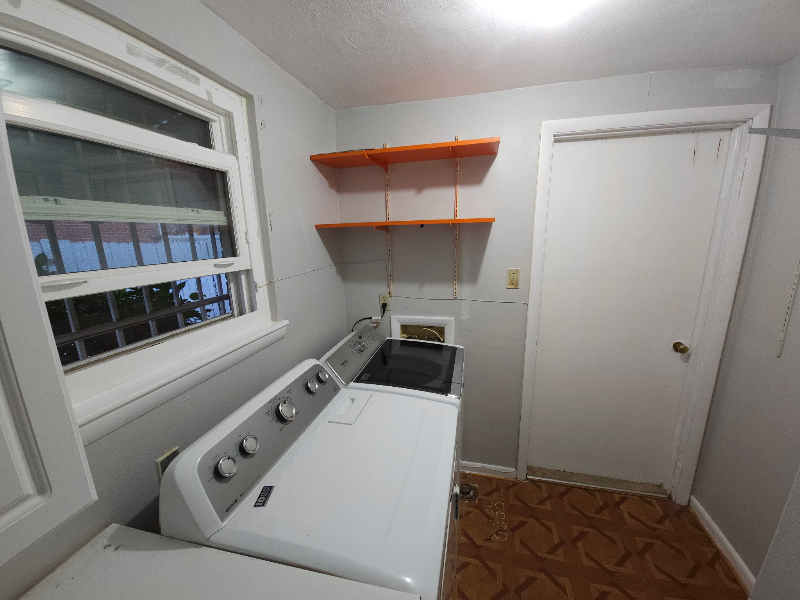 1612 Kingsway Rd - Photo 7 of 11