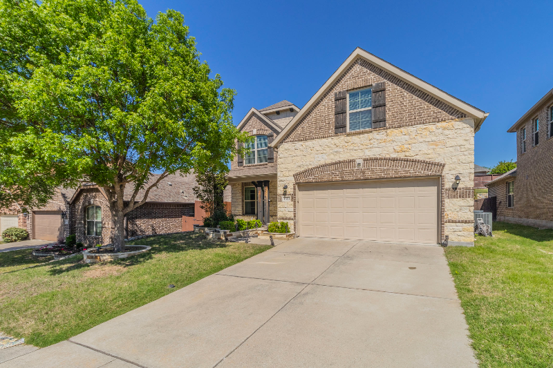 1313 Poplar Dr - Photo 3 of 32