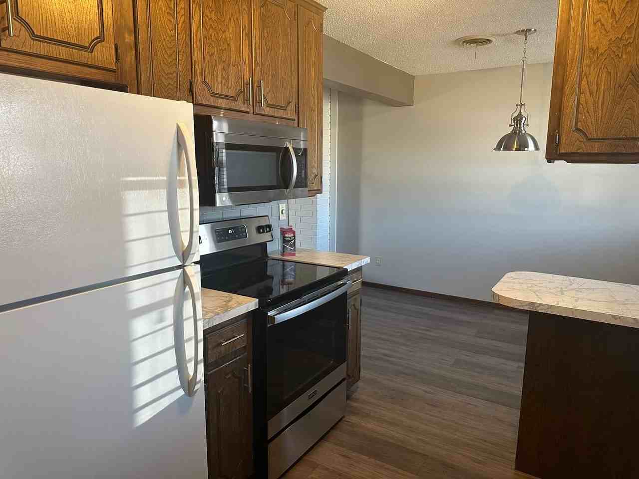 1352 Meadow Ln - Photo 2 of 12