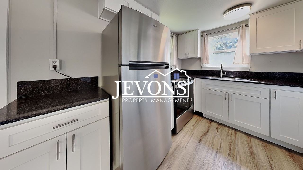 107-109 Sunnyhill Rd W Bremerton, WA 98312 - Photo 2 of 26