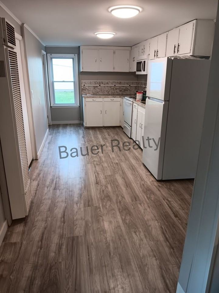 844 Lake Dr - Photo 3 of 12