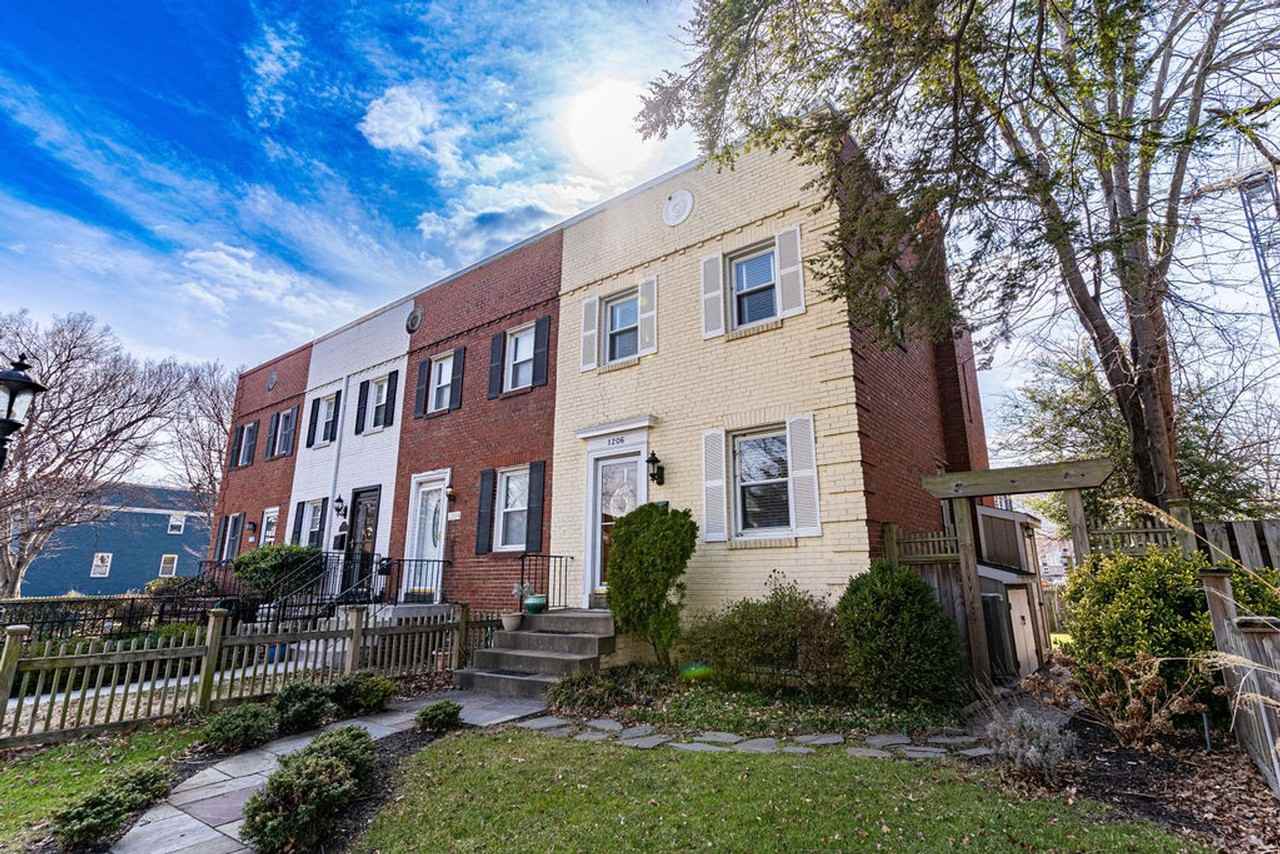 1206 Colonial Ave - Photo 2 of 36