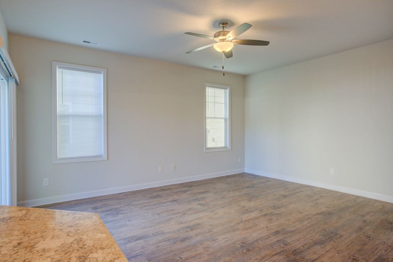 403 Vandemere Ct - Photo 2 of 20