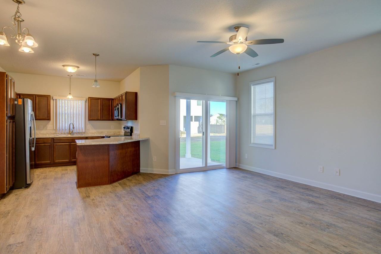 403 Vandemere Ct - Photo 3 of 20