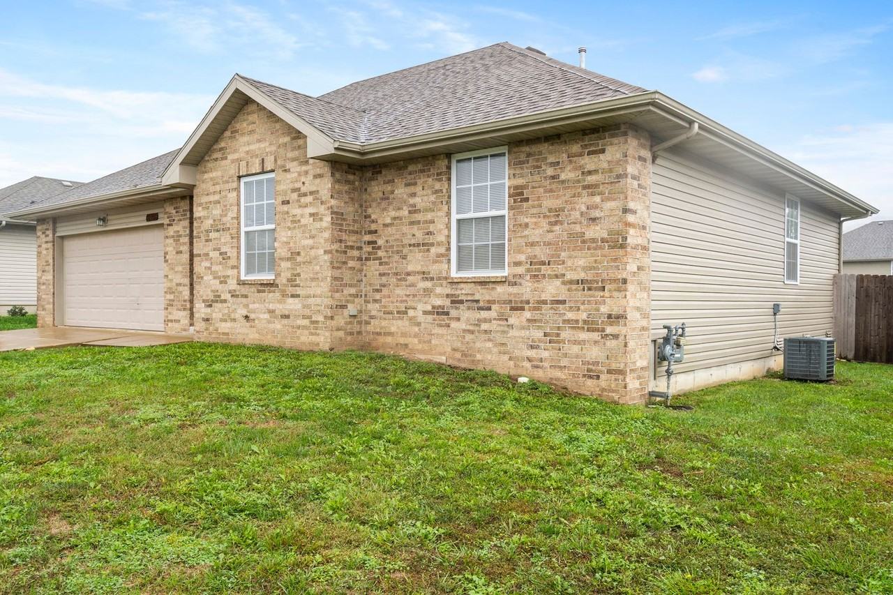 4011 N Thistle Dr - Photo 2 of 24