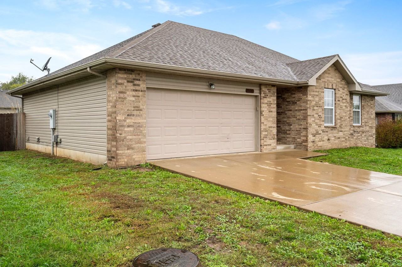 4011 N Thistle Dr - Photo 3 of 24