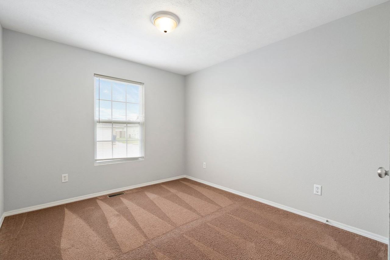 4011 N Thistle Dr - Photo 4 of 24