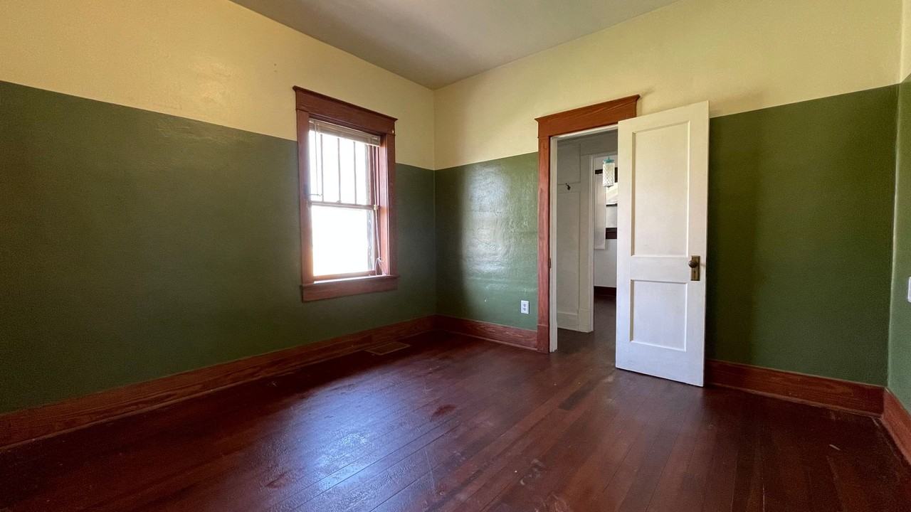 1515 11th St - Photo 7 of 11