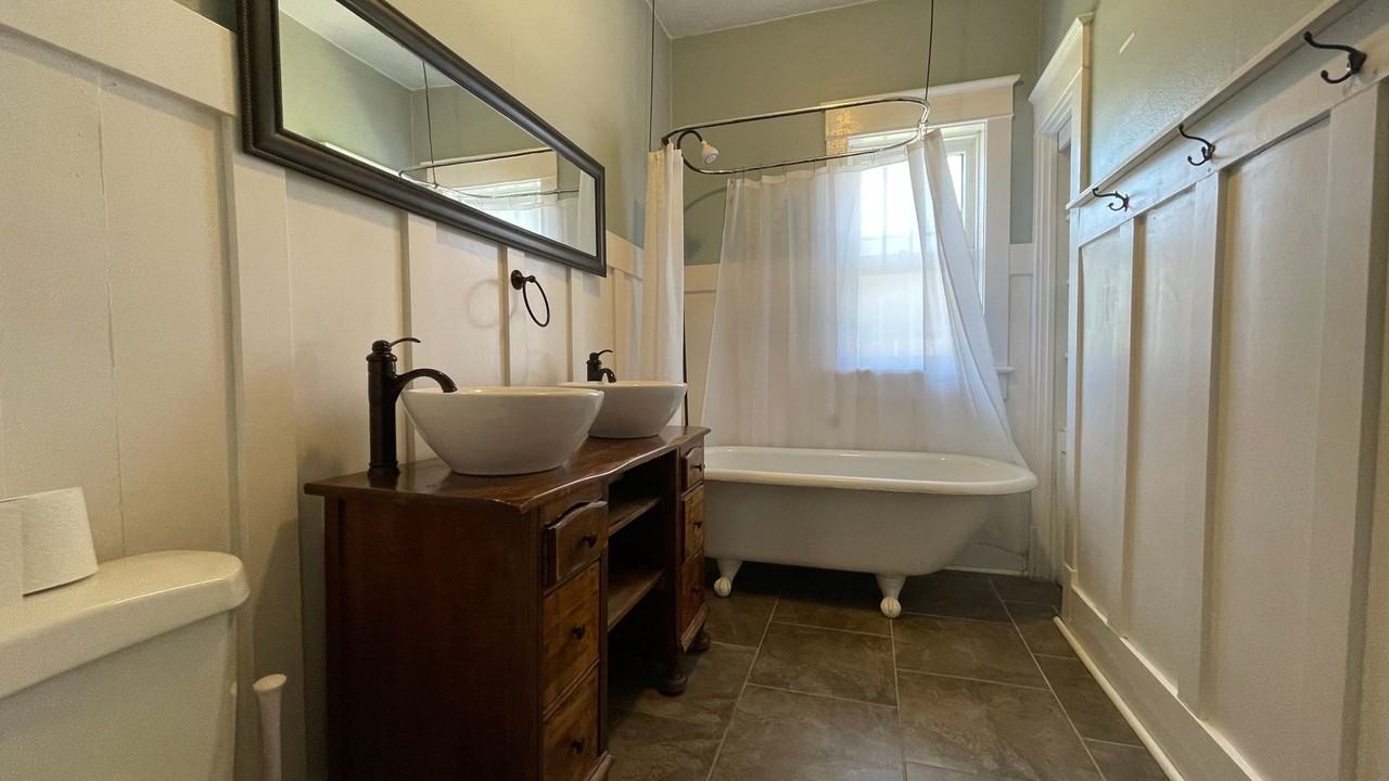 1515 11th St - Photo 4 of 11