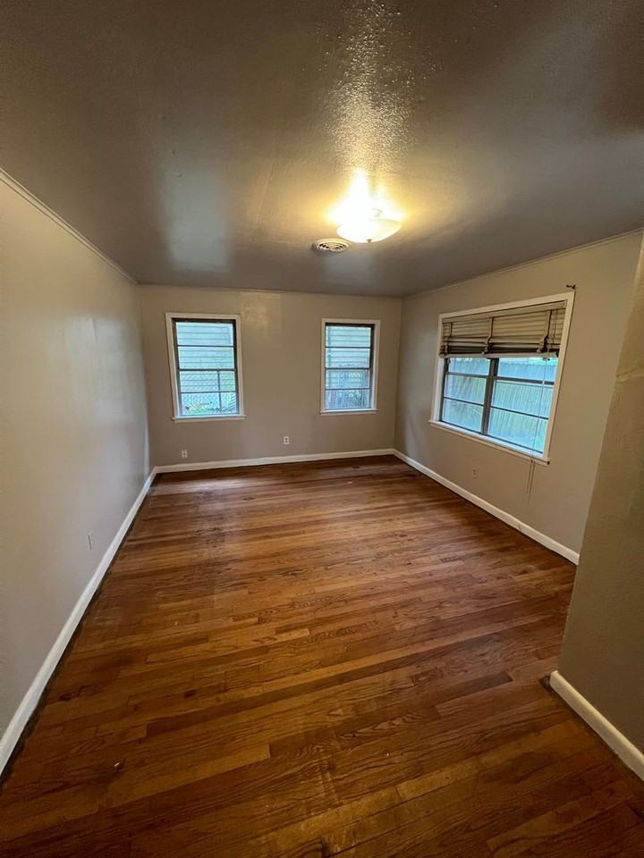 3807 Richmond Ave - Photo 3 of 11