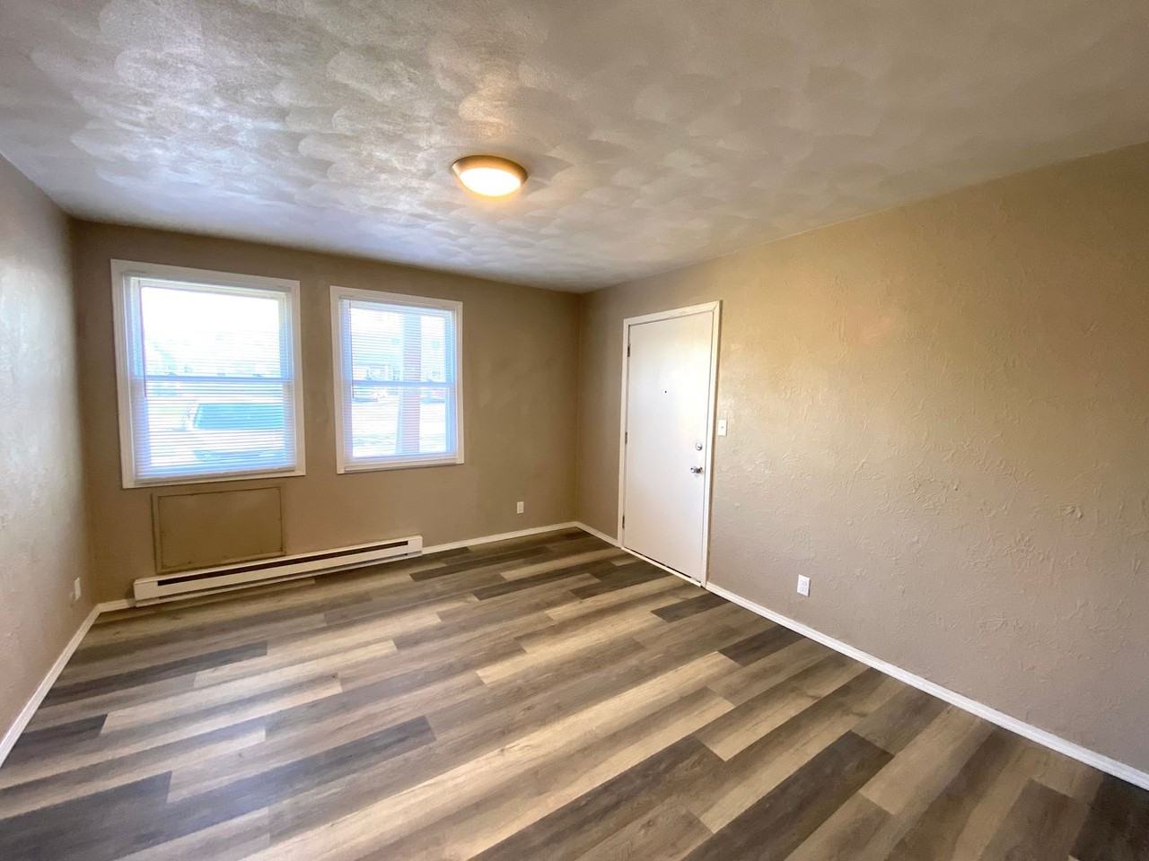 Pekin Place Apartments - Photo 2 of 14