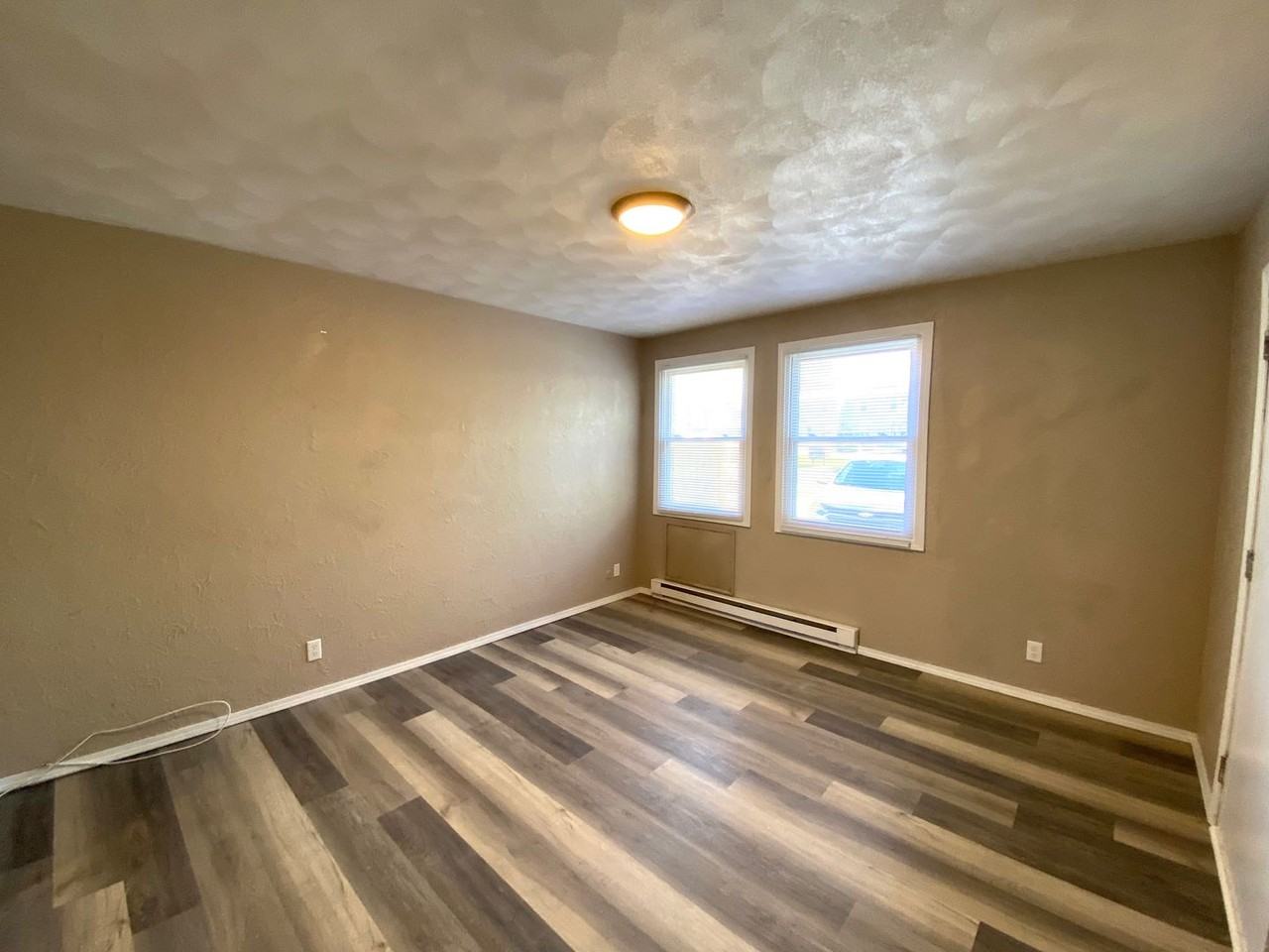 Pekin Place Apartments - Photo 3 of 14