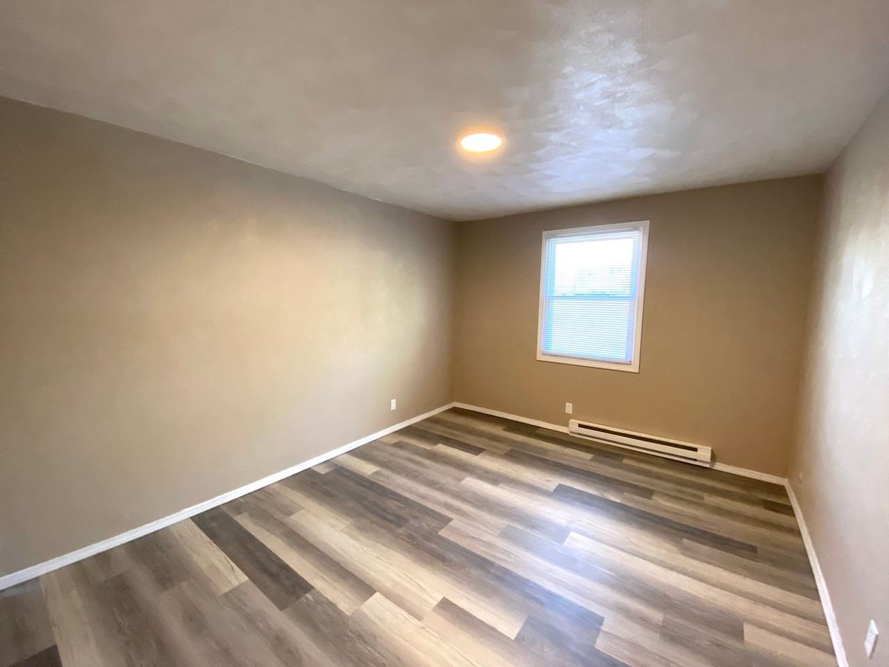 Pekin Place Apartments - Photo 6 of 14