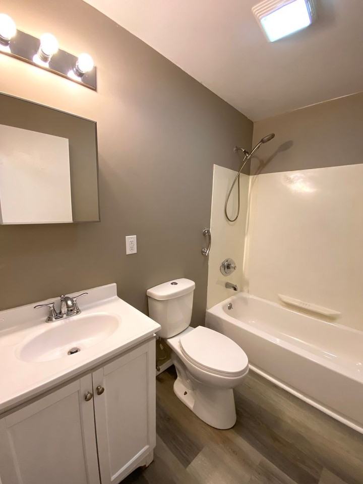 Pekin Place Apartments - Photo 7 of 14