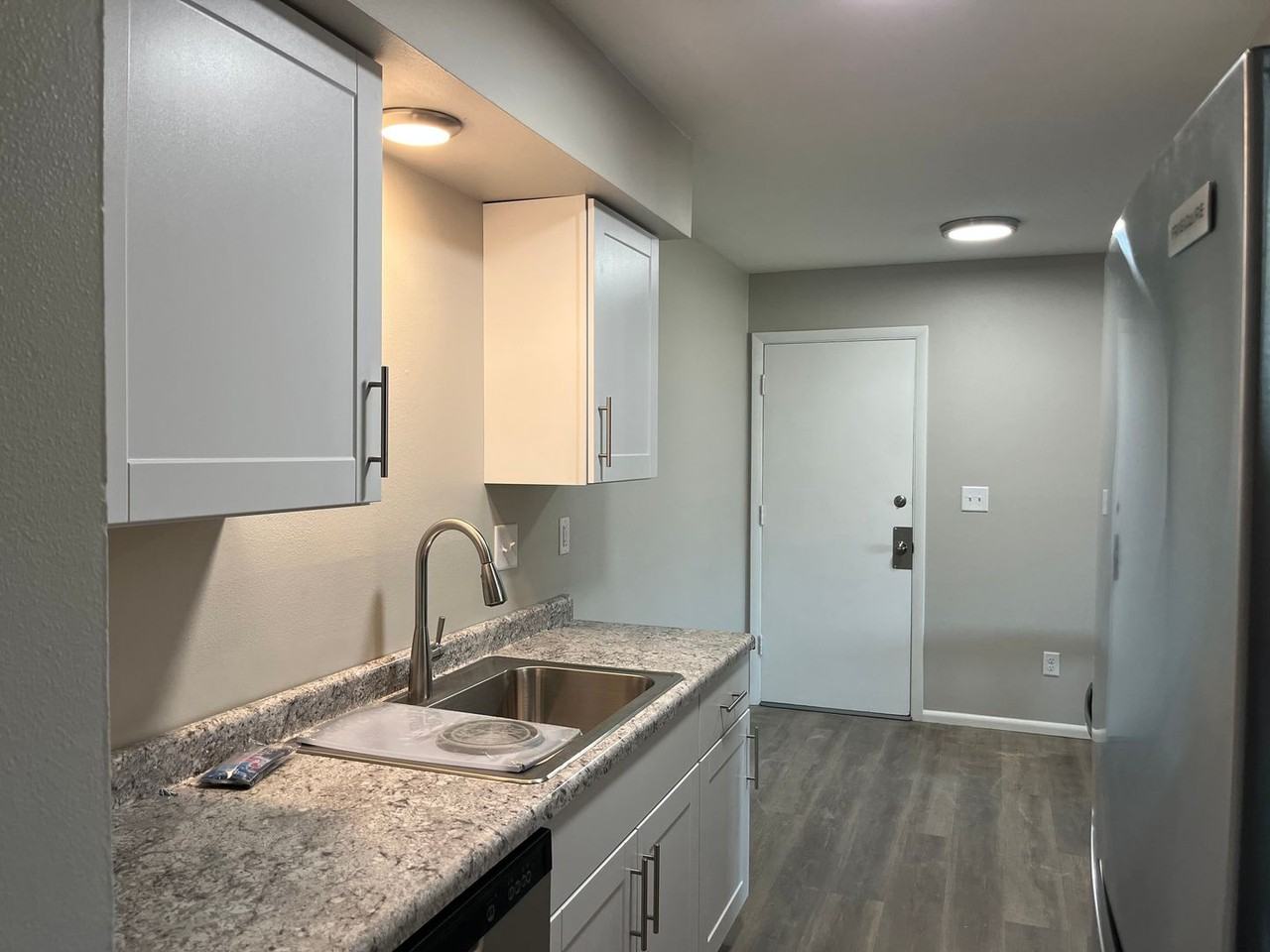 6107-6123 S 6th St - Photo 2 of 9