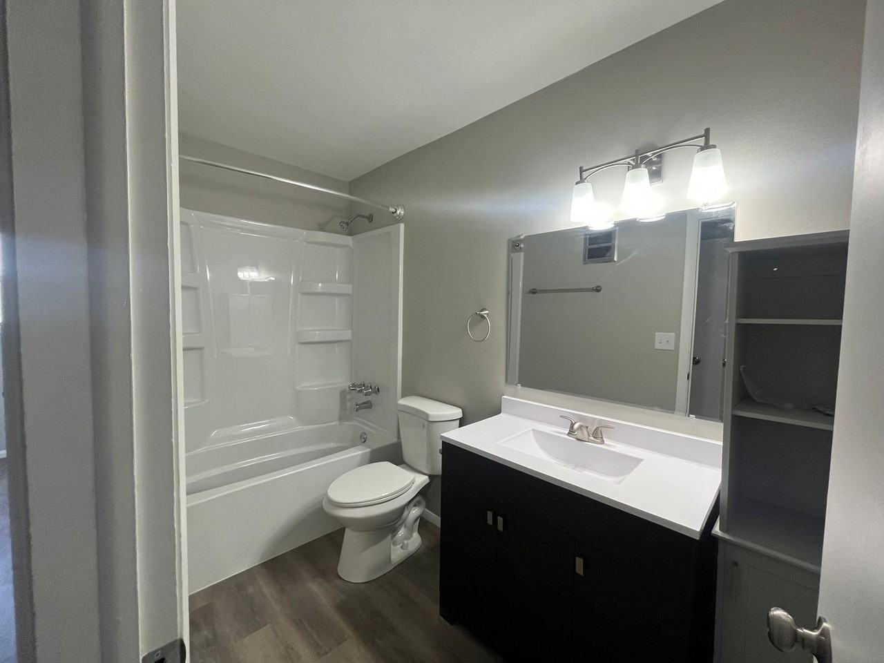 6107-6123 S 6th St - Photo 4 of 9