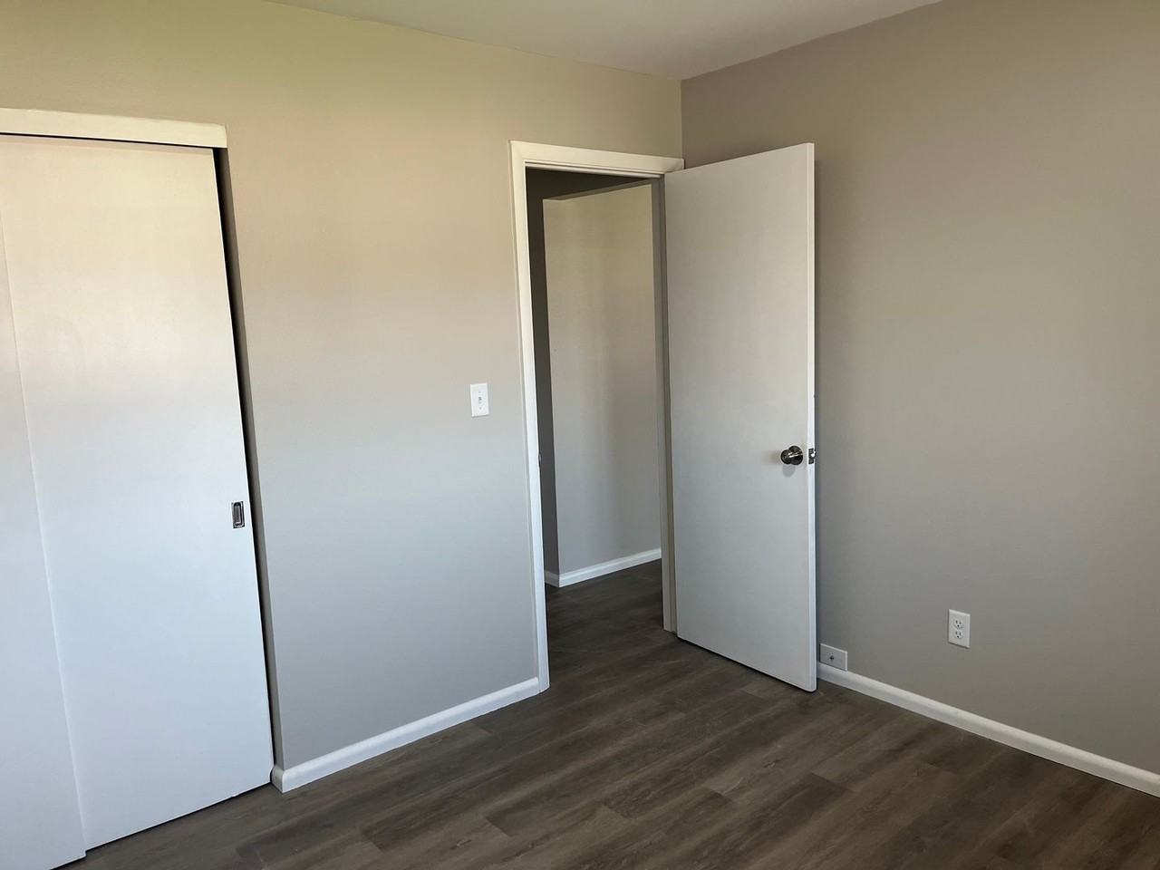 6107-6123 S 6th St - Photo 6 of 9