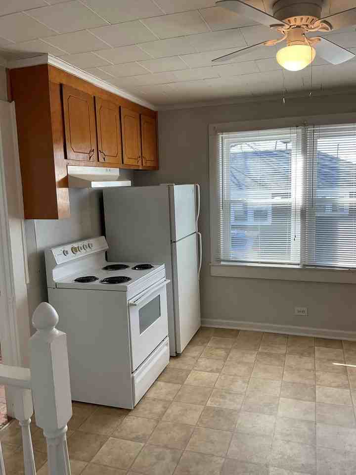 320 N 3rd St - Photo 2 of 8