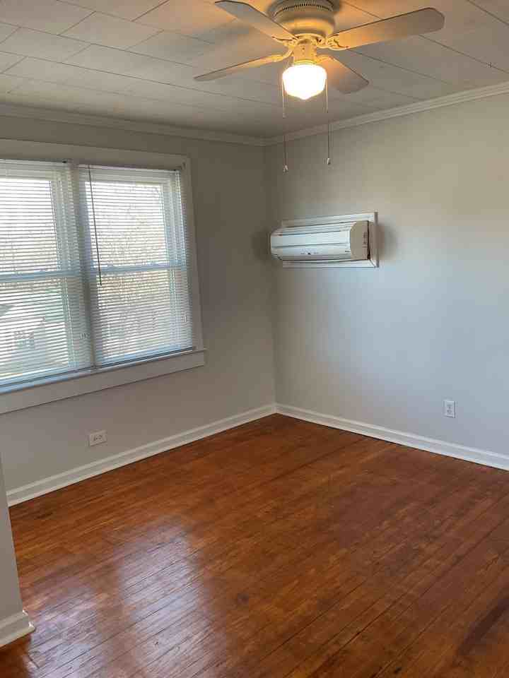 320 N 3rd St - Photo 5 of 8