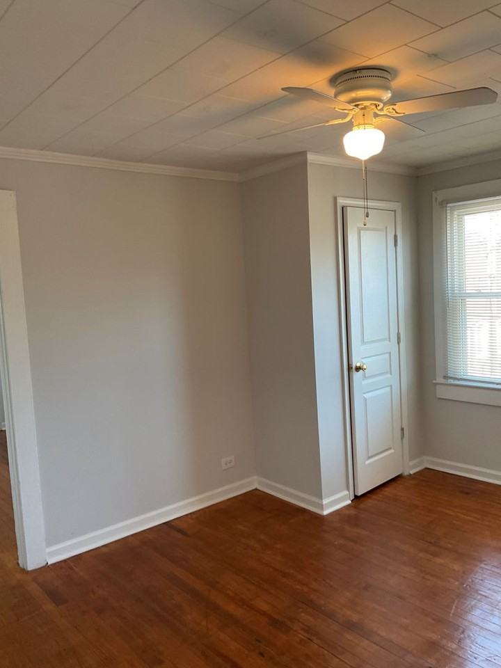 320 N 3rd St - Photo 6 of 8