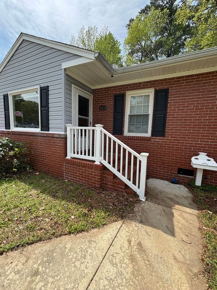 618 Sun Ct - Photo 2 of 3