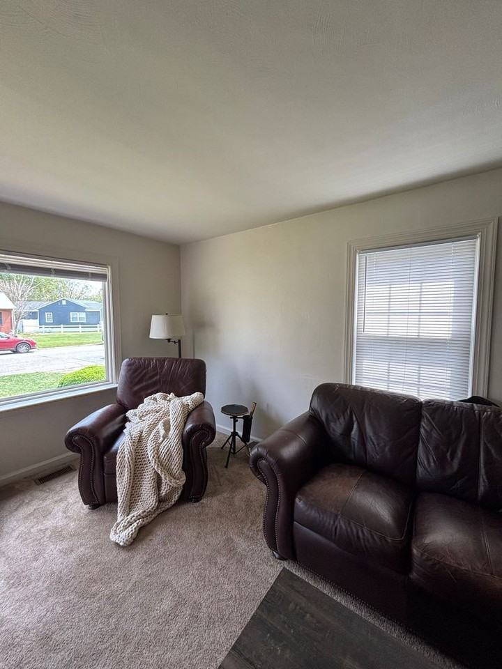 618 Sun Ct - Photo 3 of 3