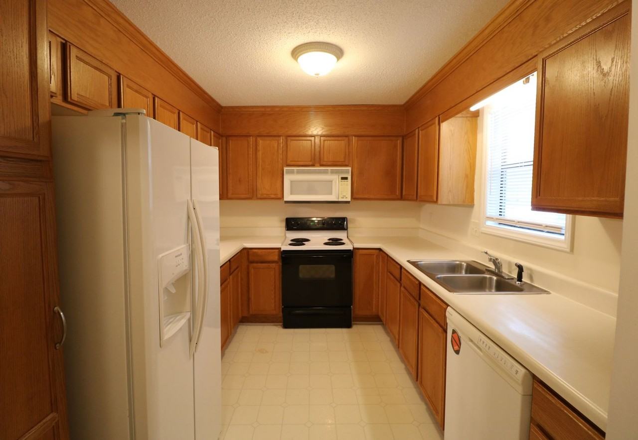 2103 Aspen Way - Photo 3 of 17