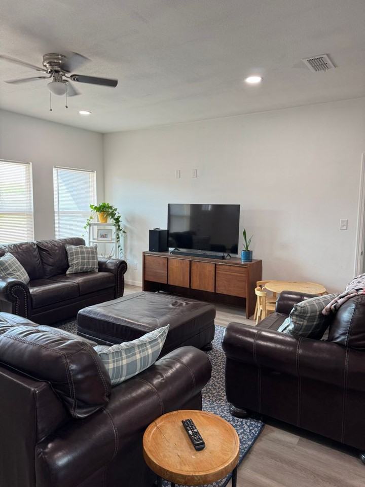 211 West - Photo 3 of 28