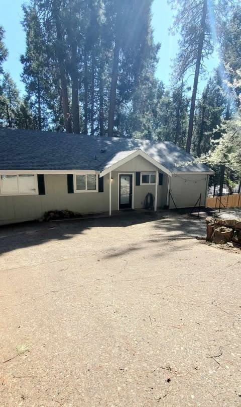 16915 Mckenzie Dr #NA - Photo 3 of 36