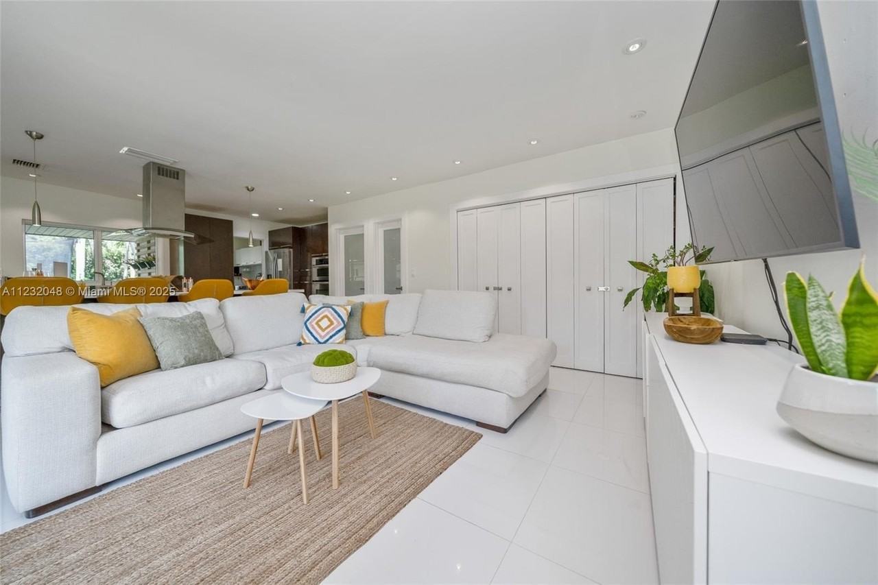 7544 Sw 78th Ter - Photo 5 of 50