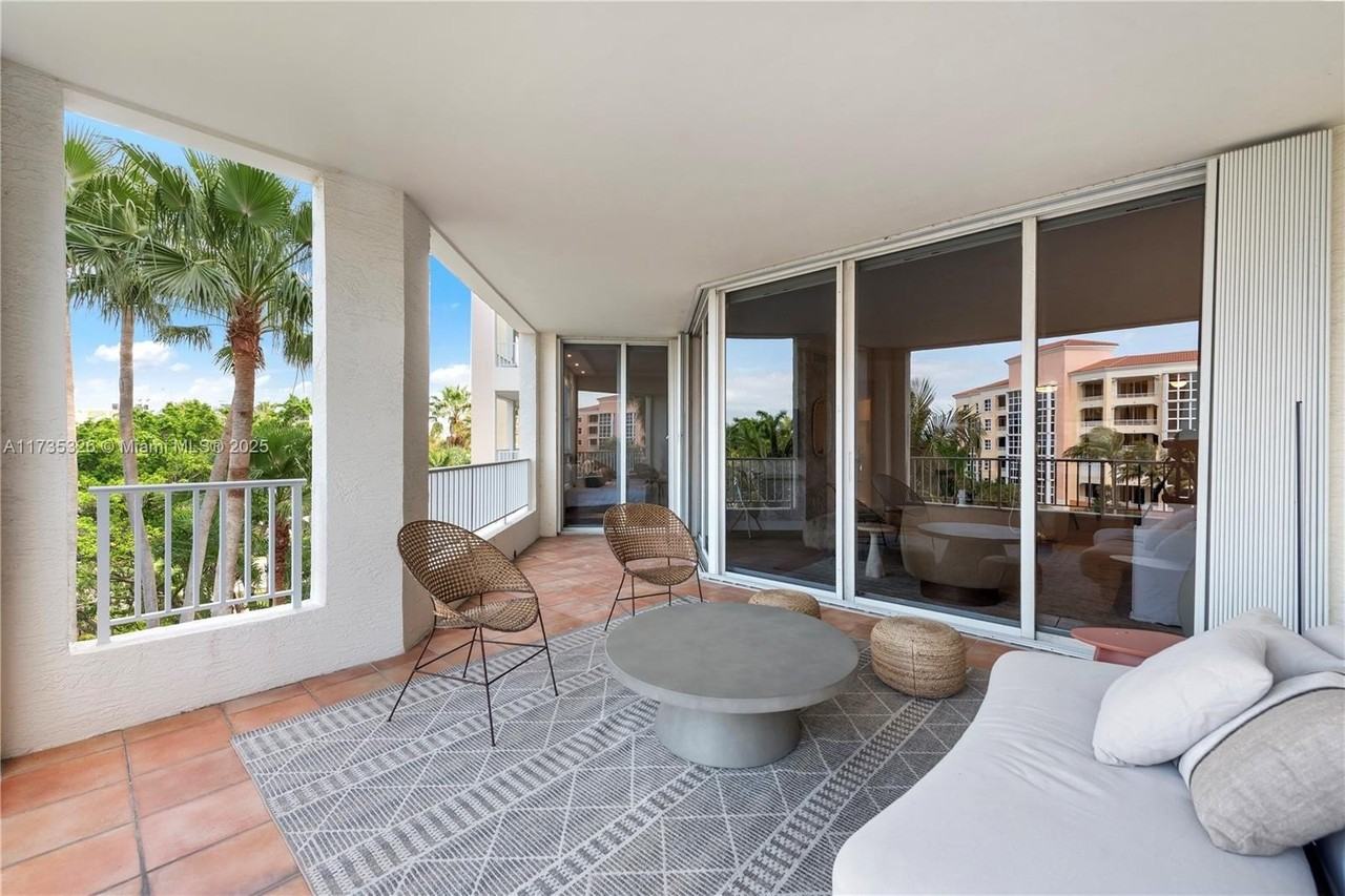 705 Crandon Blvd #405 - Photo 5 of 30