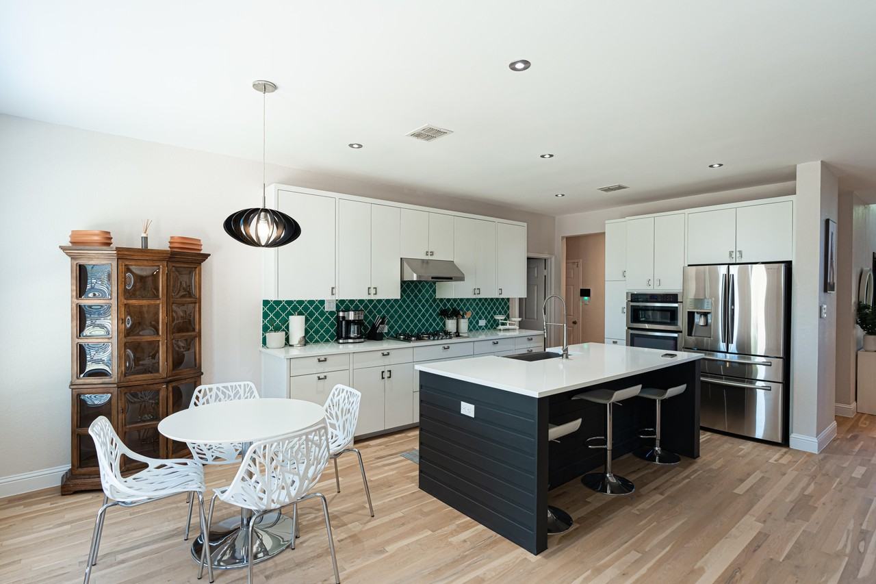 York Court - Photo 2 of 15