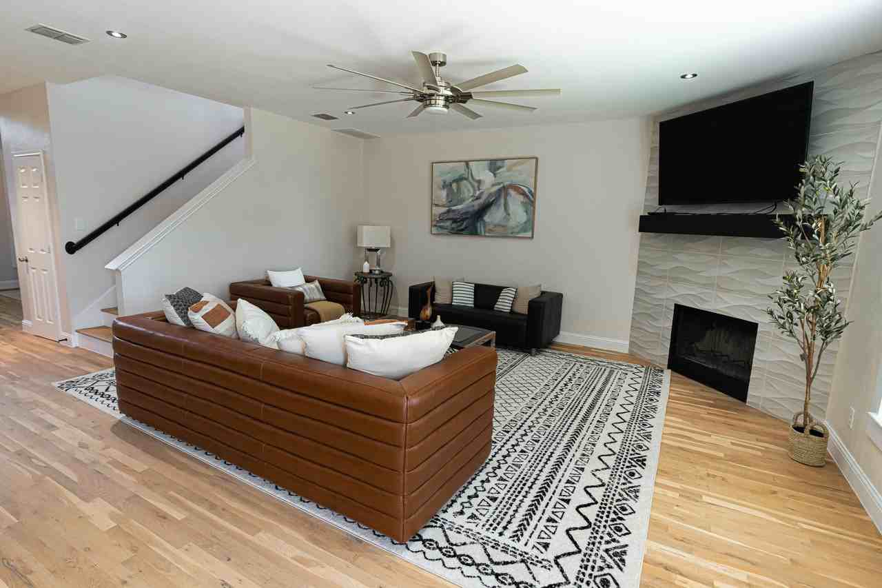 York Court - Photo 3 of 15