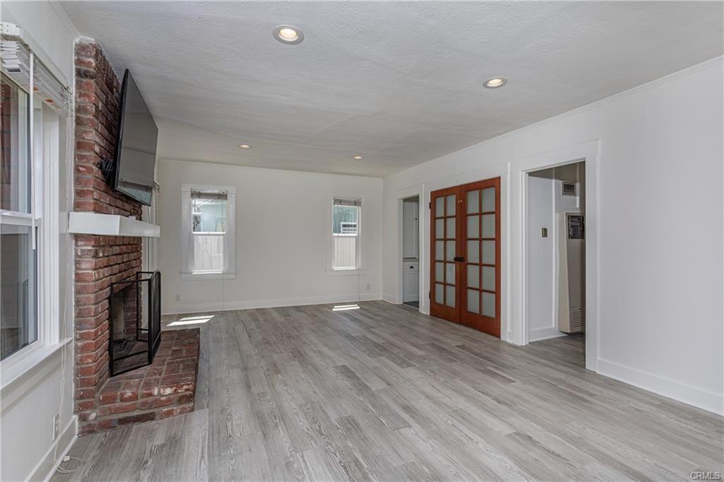 859 N Kenwood St #A - Photo 3 of 8