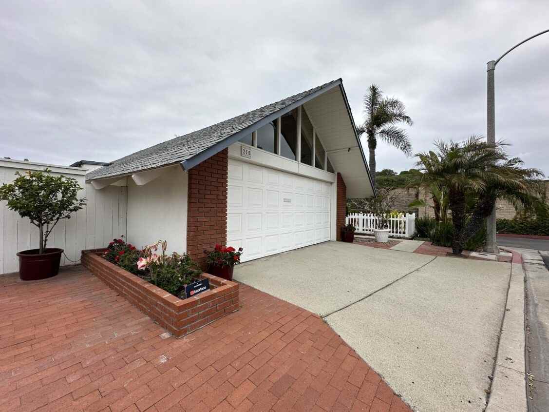 215 Jo Anne Place - Photo 2 of 35