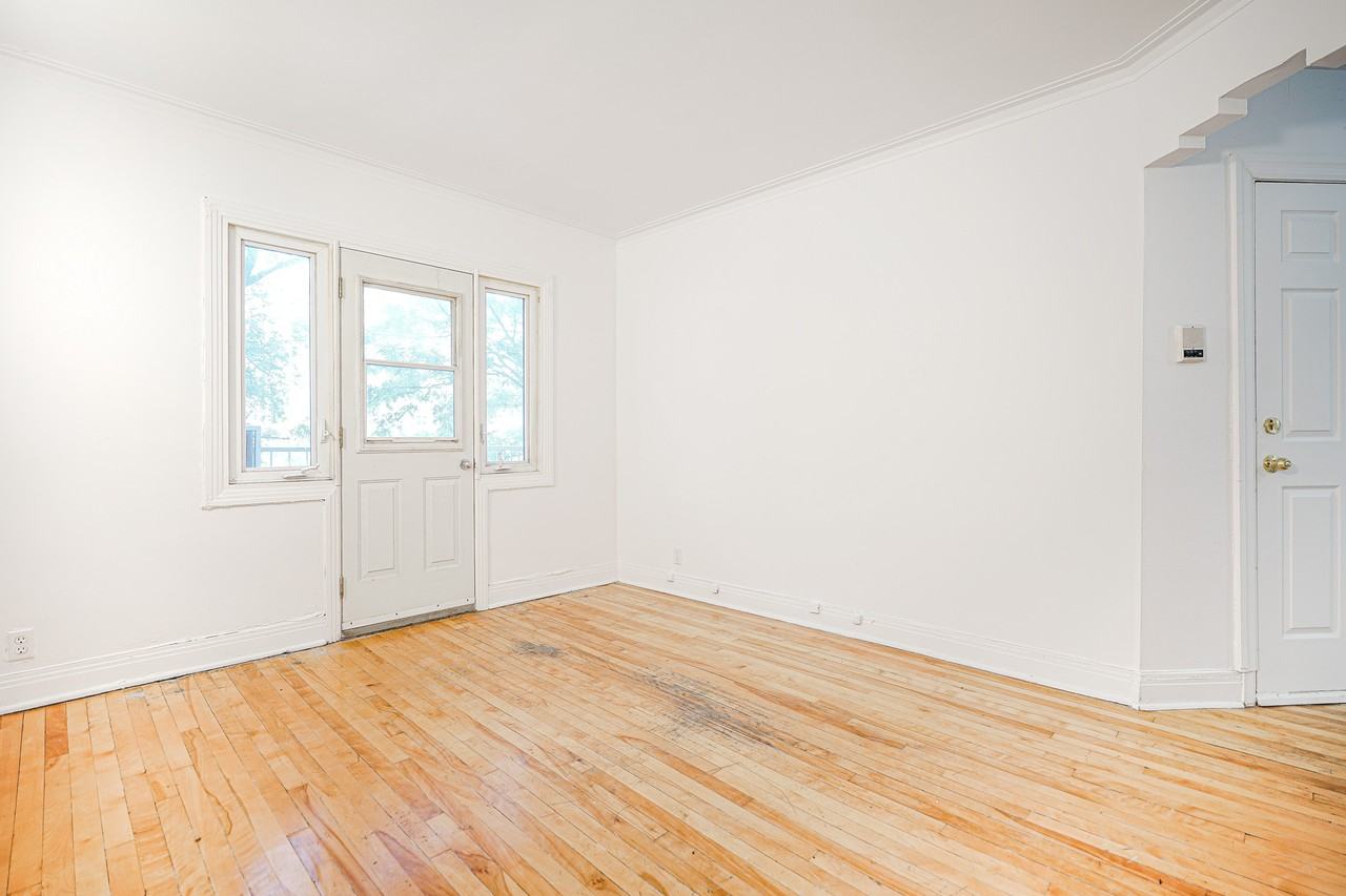 2390 Boulevard Pie-Ix - 2 #2 - Photo 2 of 9