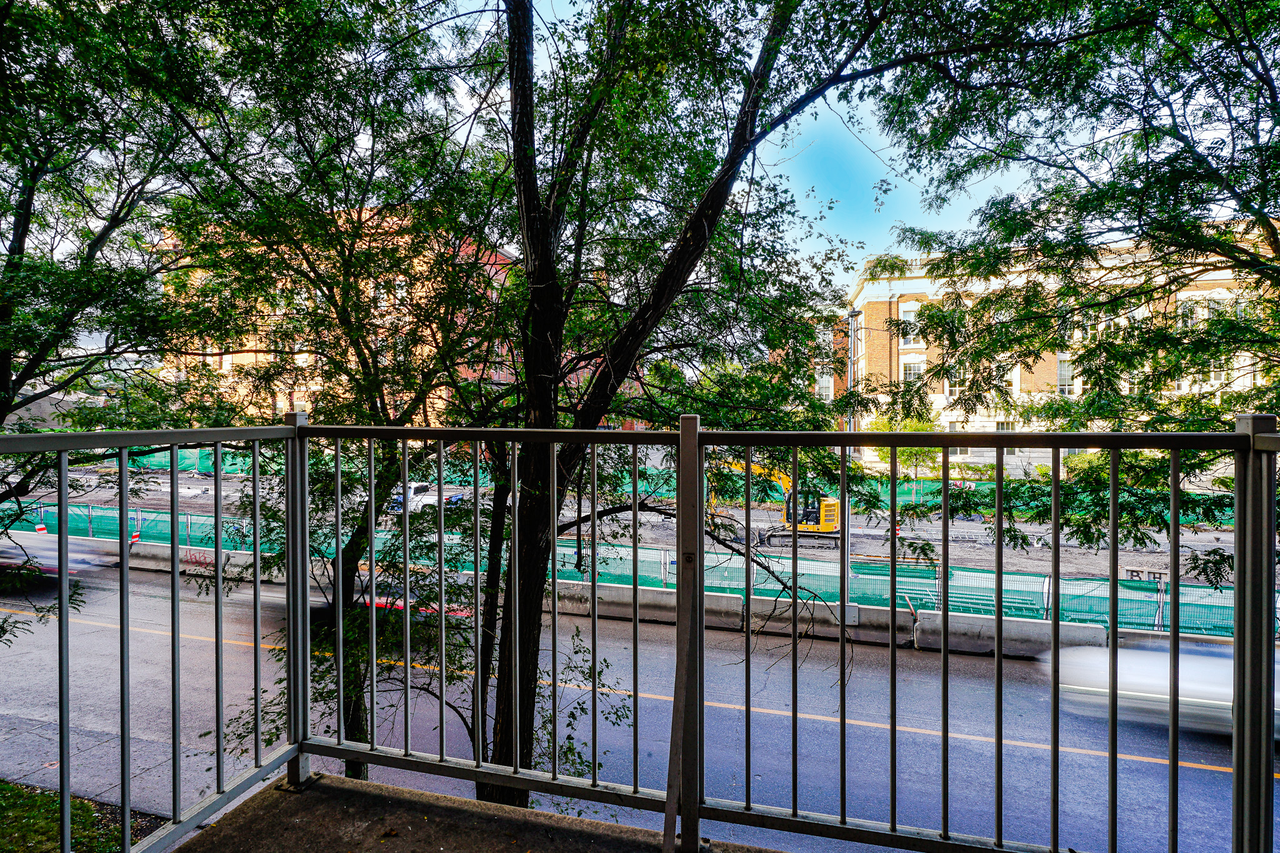 2390 Boulevard Pie-Ix - 2 #2 - Photo 3 of 9