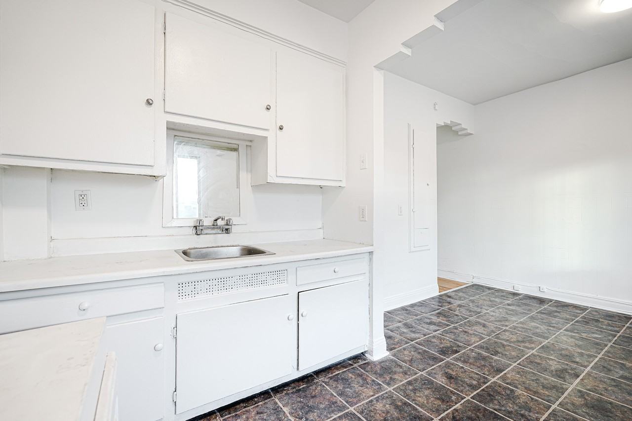 2390 Boulevard Pie-Ix - 2 #2 - Photo 4 of 9