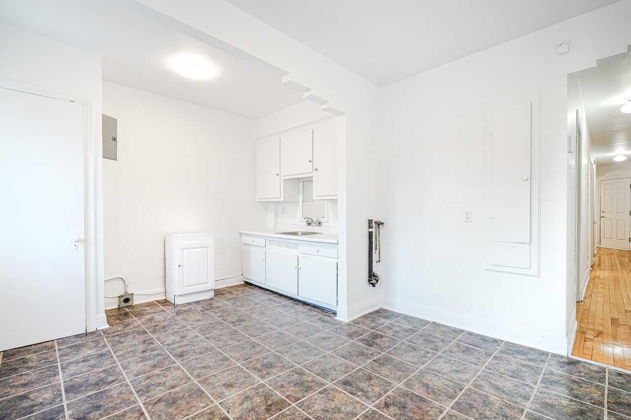 2390 Boulevard Pie-Ix - 2 #2 - Photo 5 of 9