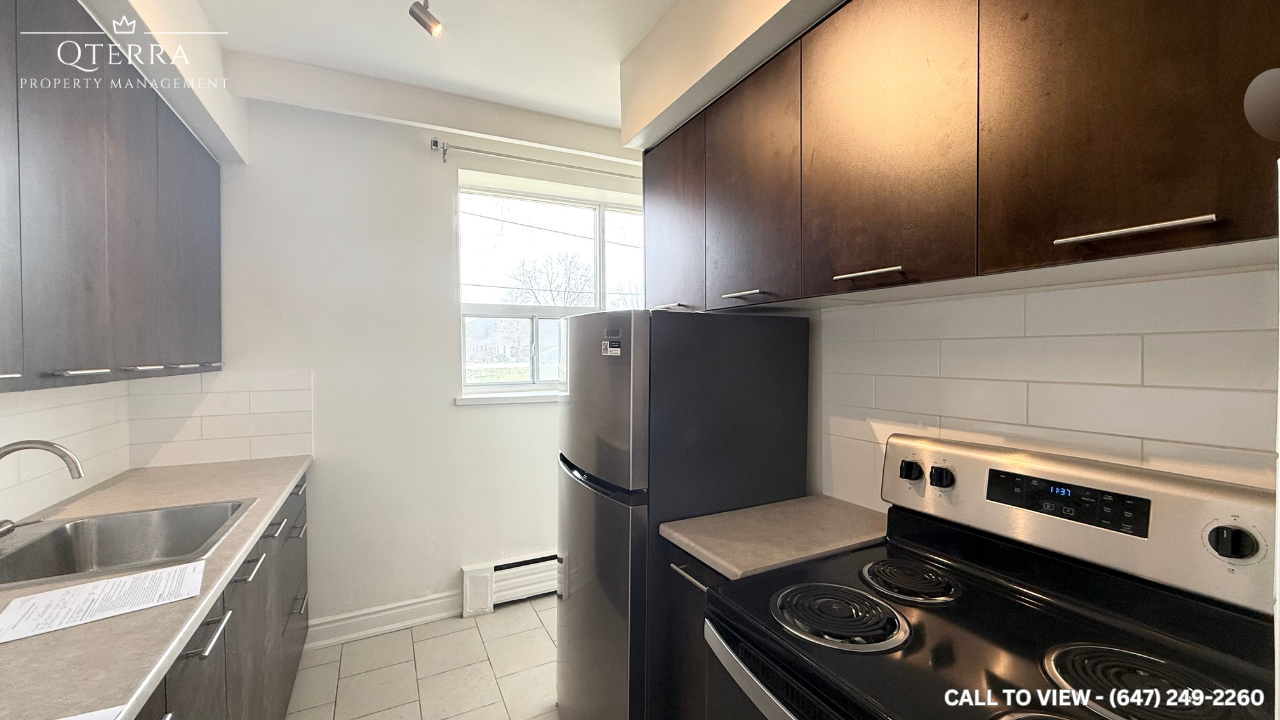 001-1227 Lakeshore Rd E, Mississauga, Ontario L5E 1G2 - Photo 2 of 11