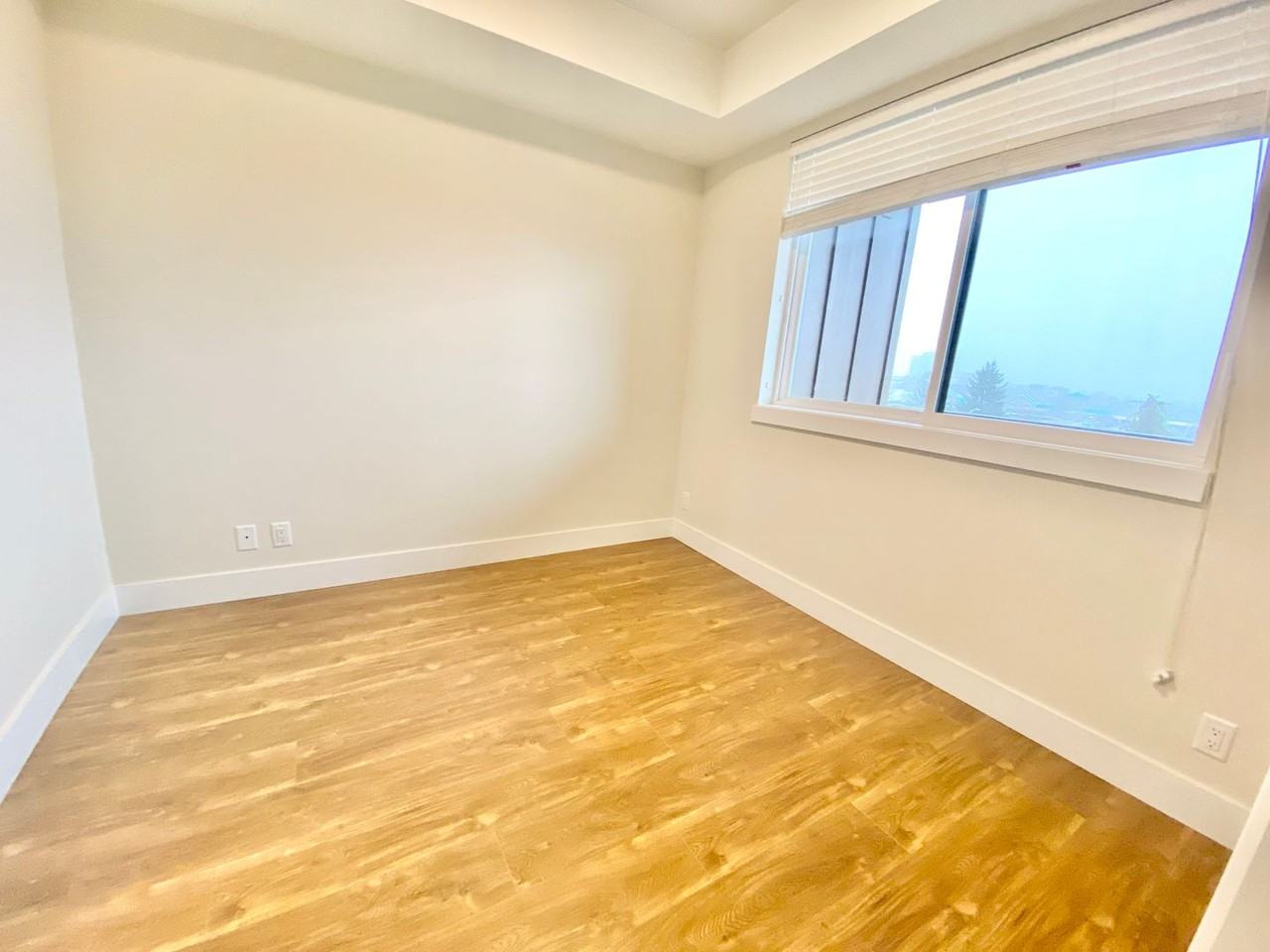 Top Floor 1 bed + den/2 bath at The Beverly (#612) - Photo 3 of 10