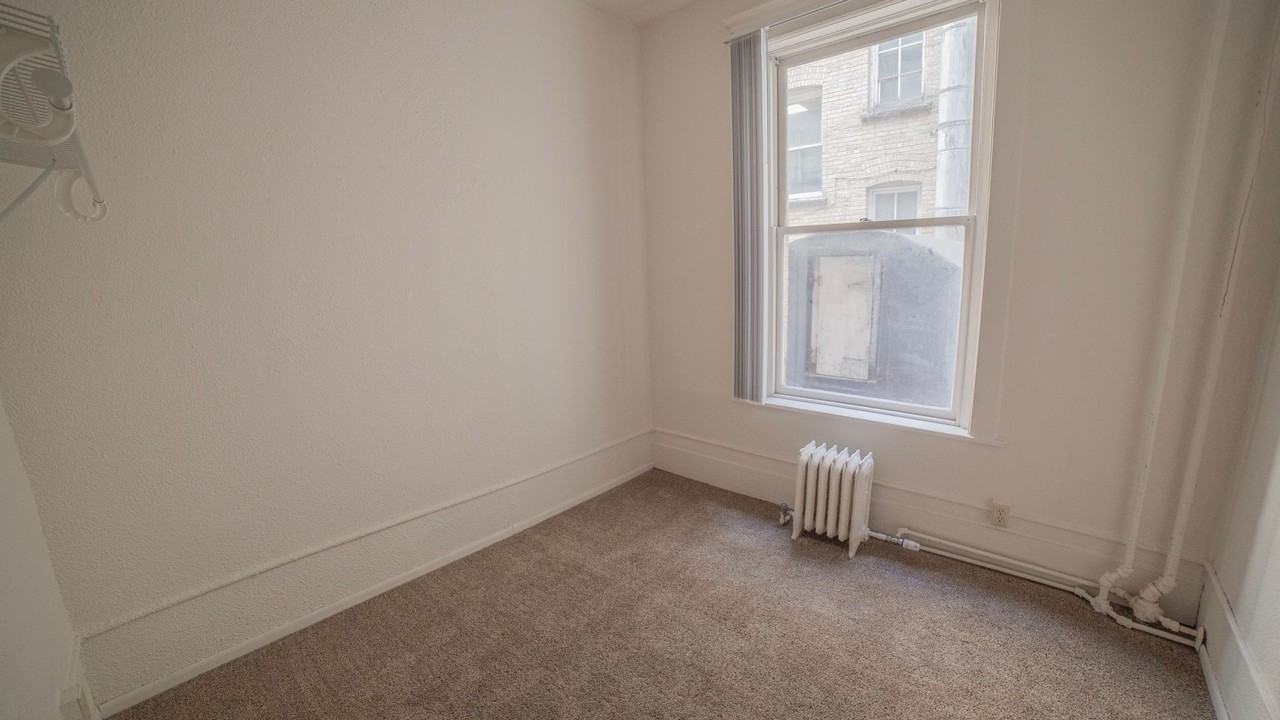 Gardner - Photo 7 of 27