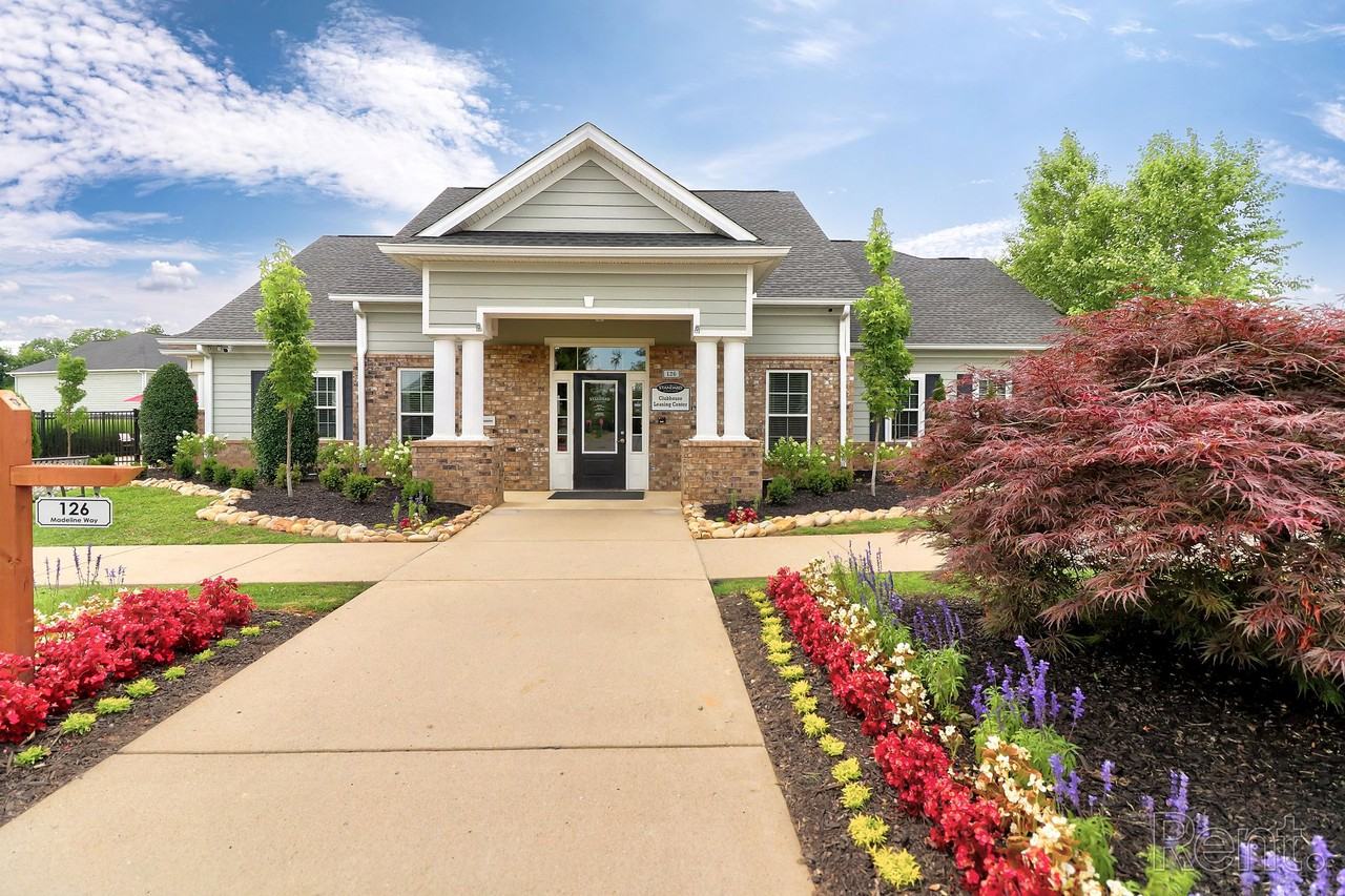 The Standard at White House - Photo 2 of 38