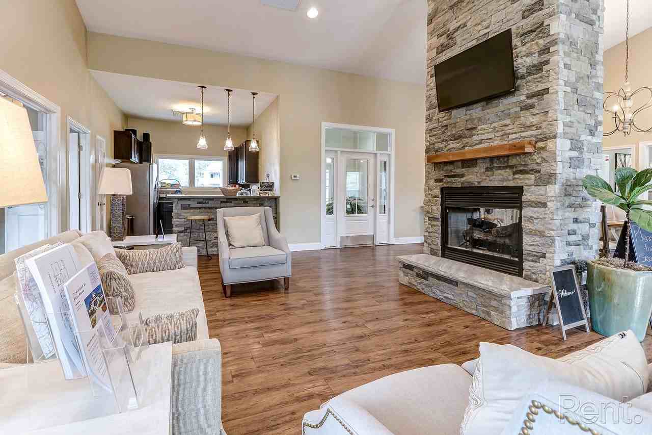 The Standard at White House - Photo 4 of 38