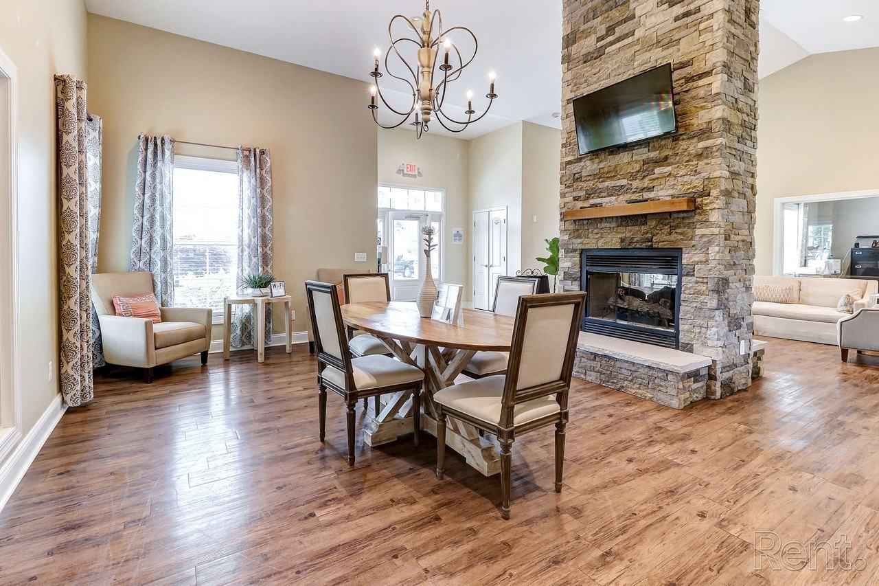 The Standard at White House - Photo 5 of 38