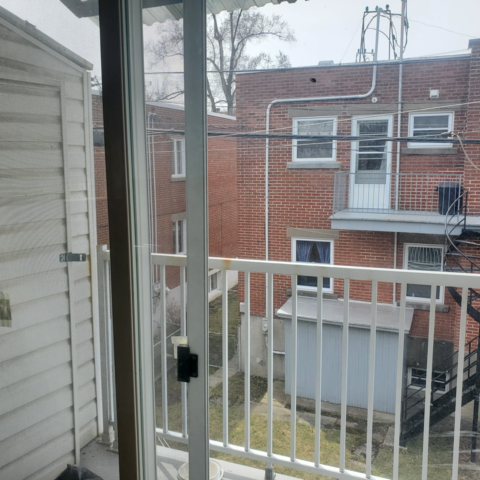 5120 Avenue Jeanne-d'Arc #4 - Photo 2 of 11