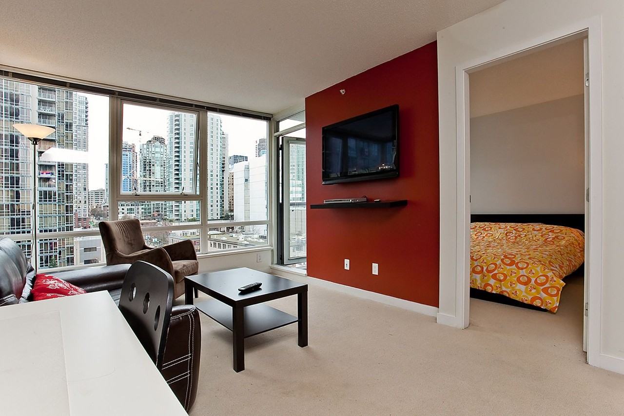 928 Beatty St - Photo 3 of 16