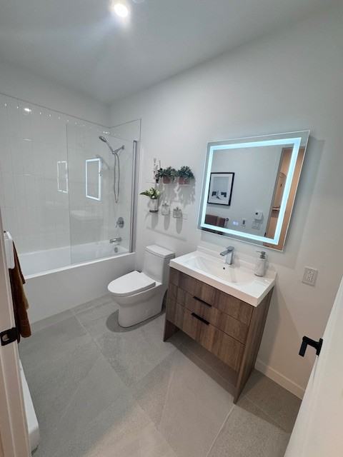808 2e Avenue - Photo 2 of 13