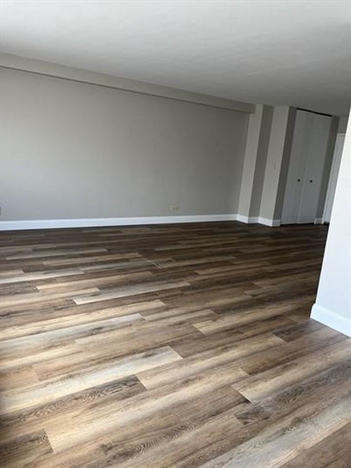 The Town House - Photo 2 of 26